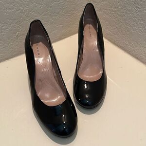 Tahari Women's 10M Colette Classic Patent Leather Pump Heel City Chic Office